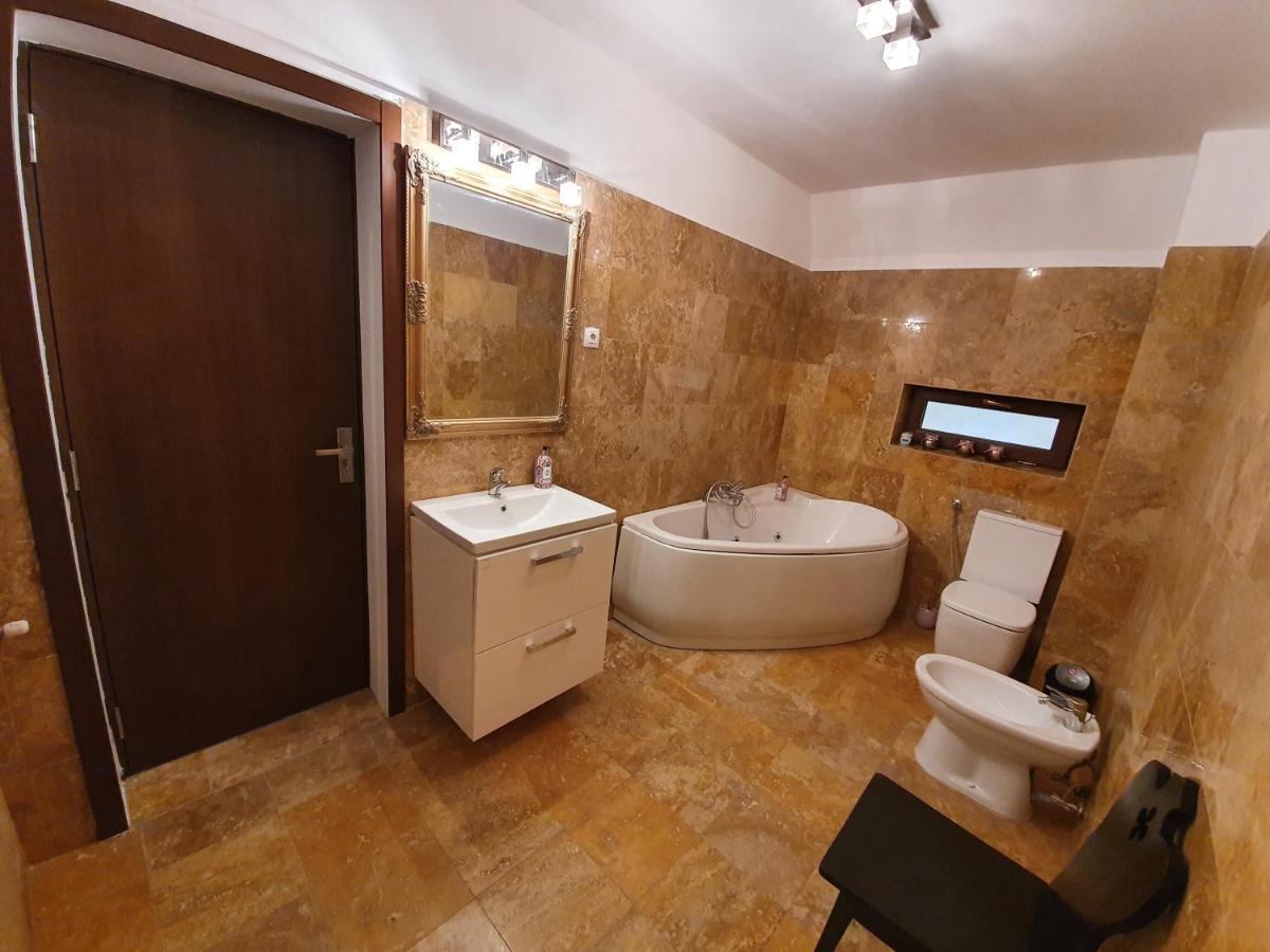 Vila De La Lugas Oradea Εξωτερικό φωτογραφία