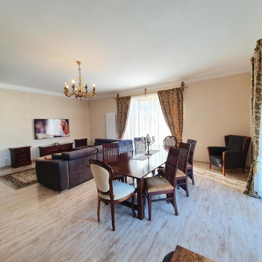 Vila De La Lugas Oradea Εξωτερικό φωτογραφία