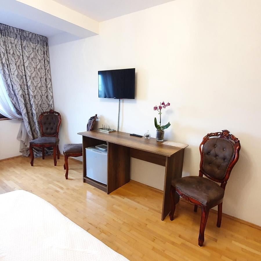 Vila De La Lugas Oradea Εξωτερικό φωτογραφία
