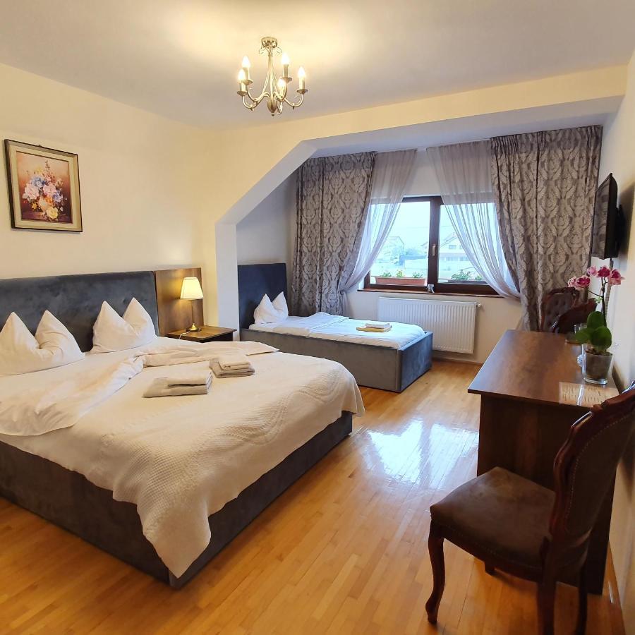 Vila De La Lugas Oradea Εξωτερικό φωτογραφία