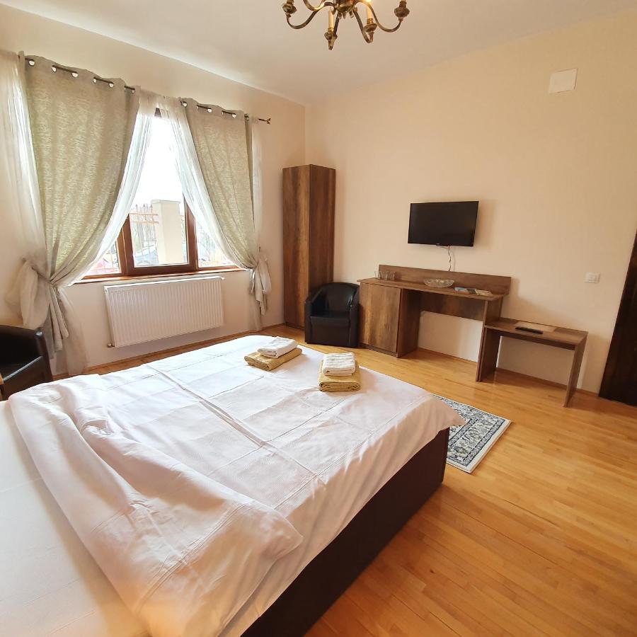 Vila De La Lugas Oradea Εξωτερικό φωτογραφία