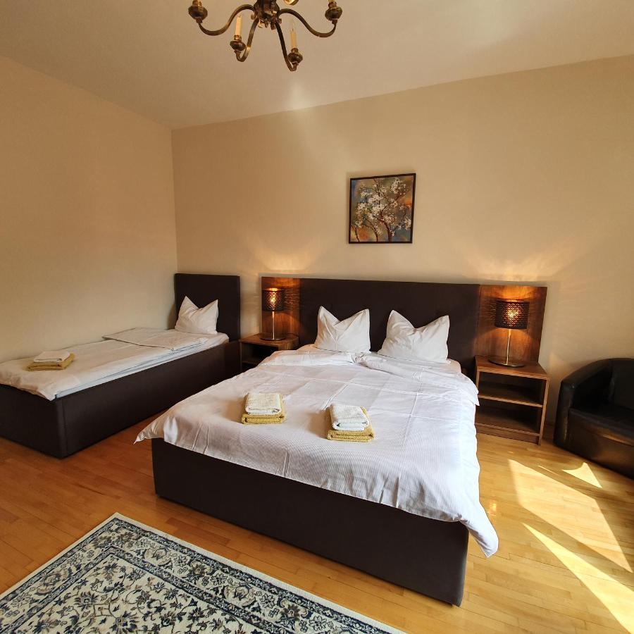 Vila De La Lugas Oradea Εξωτερικό φωτογραφία