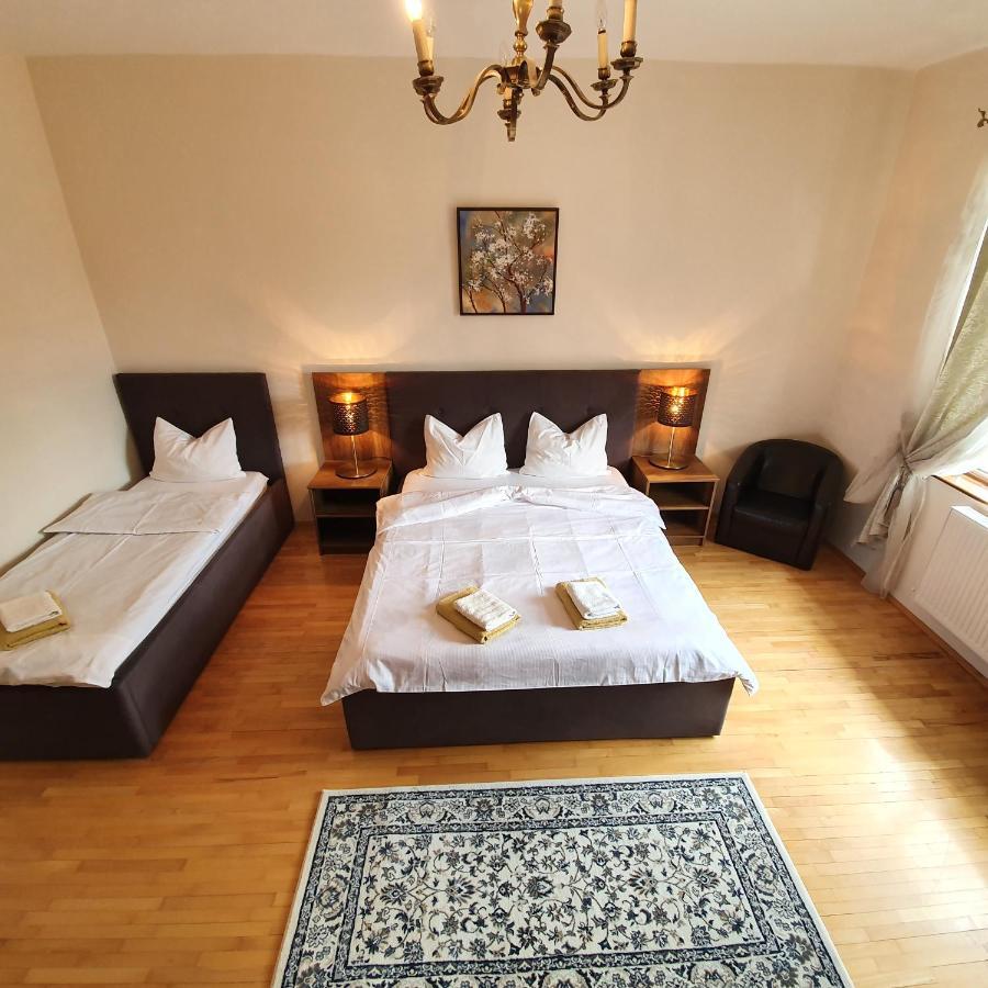 Vila De La Lugas Oradea Εξωτερικό φωτογραφία