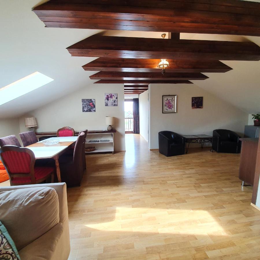 Vila De La Lugas Oradea Εξωτερικό φωτογραφία