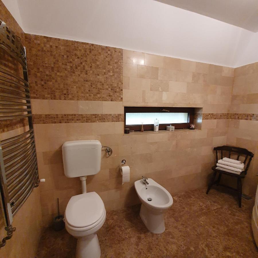 Vila De La Lugas Oradea Εξωτερικό φωτογραφία