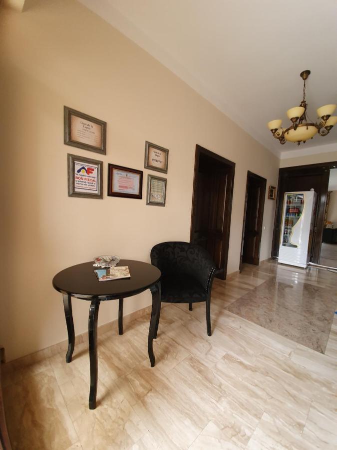 Vila De La Lugas Oradea Εξωτερικό φωτογραφία